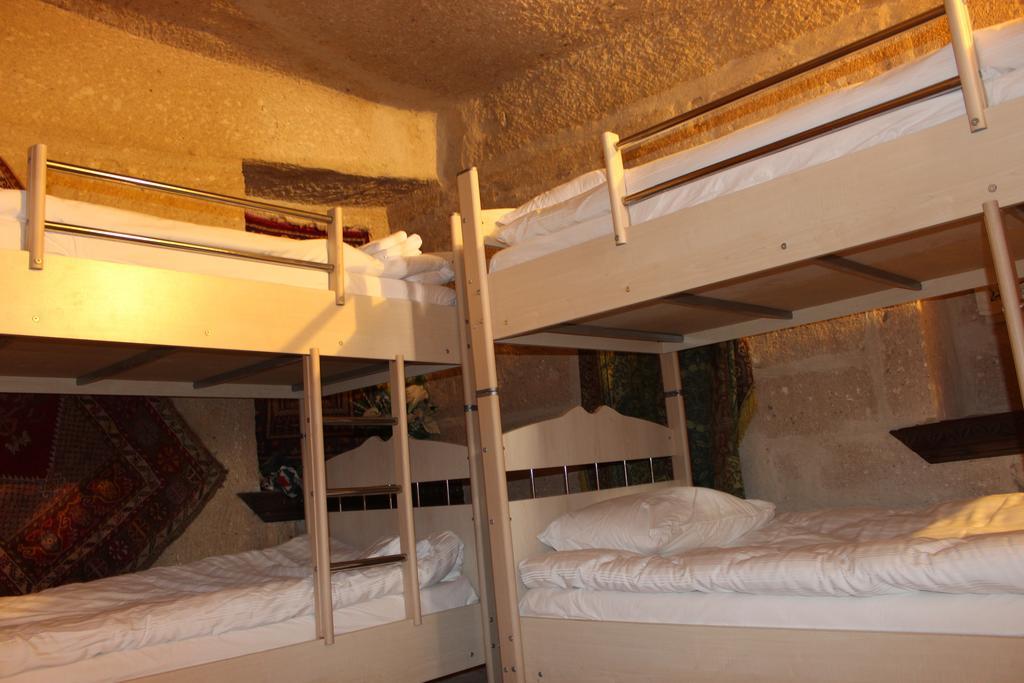 Stay In Peace Cave Hostel Гореме Номер фото